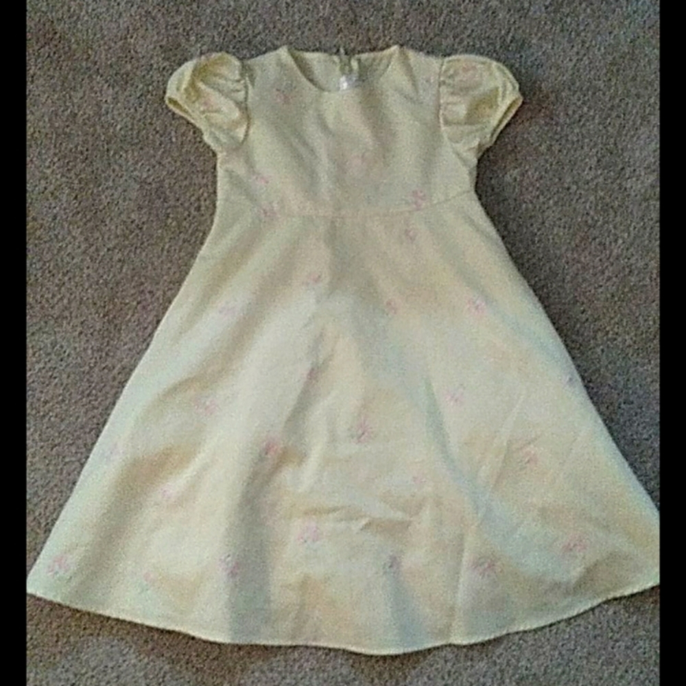 Kids yellow dress. Size 5.